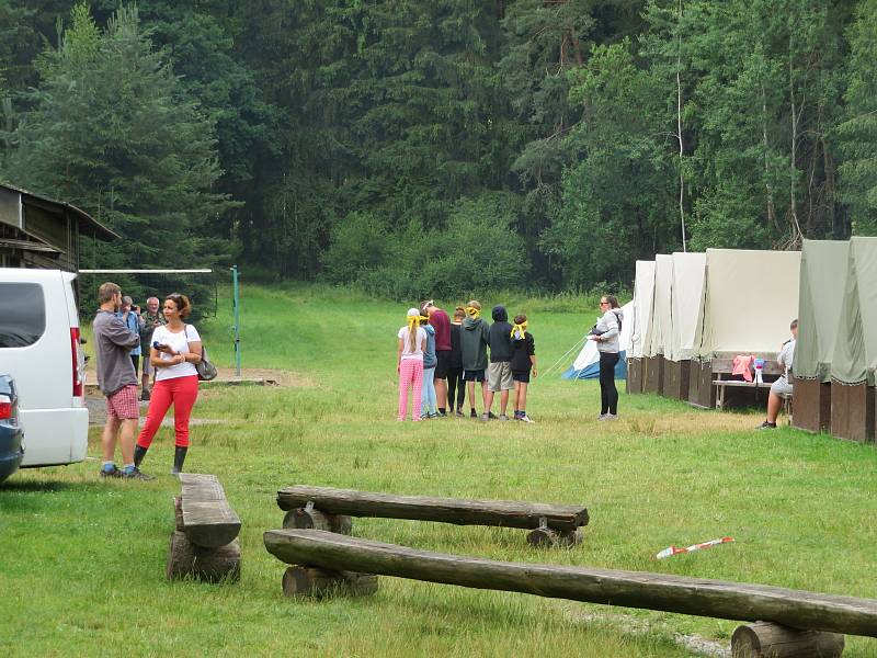 Hygieničky Krajské hygienické stanice v Českých Budějovicích už zkontrolovaly přes 20 letních táborů v kraji. V pondělí 12. července navštívily kemp Litoradlice od spolku LT Střela.