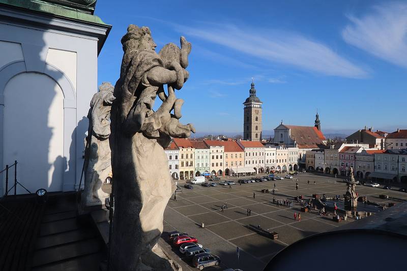 Jihočeští trubači na střeše českobudějovické radnice.