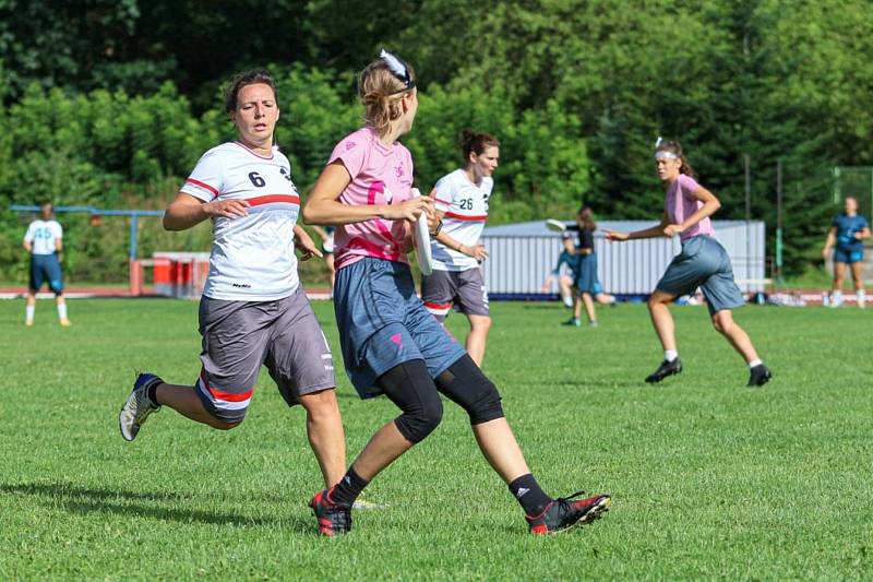 V Českých Budějovicích se 11. a 12. září uskuteční mistrovství republiky ve frisbee, hře s létajícím talířem (diskem). Na snímku nedávný Princess Cup pořádaný budějovickým týmem 3SB.