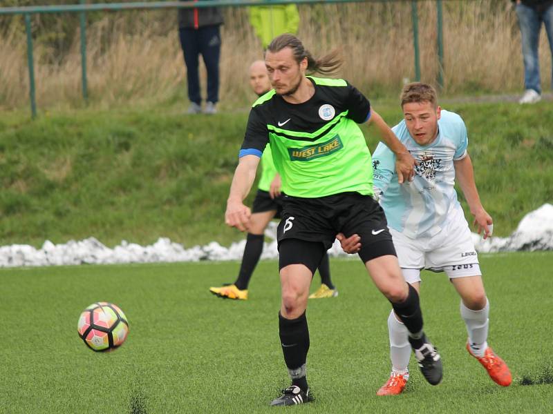 Zatímco většina týmů v kraji víkendové kolo vzdala, fotbalisté Rudolfova si kvůli počasí jen přeložili domácí duel s Jindřichovým Hradcem na Složiště. A neprohloupili - na umělé trávě v sobotu 29. dubna vyhráli 2:1 (1:1).