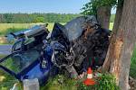 Tragická nehoda u Břehova, mladá řidička nepřežila čelní náraz do stromu.