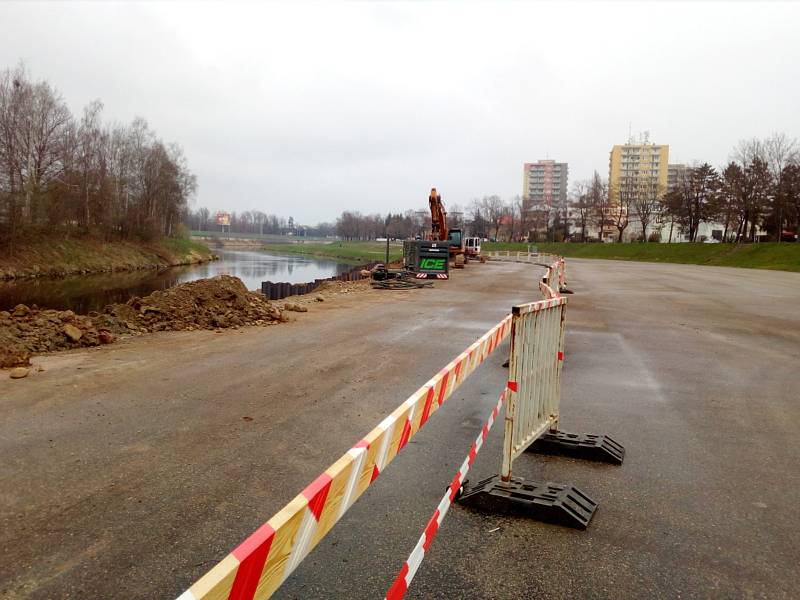 Na Českobudějovicku už slouží lodím delší dobu například přístav v Českém Vrbném a nově se staví vývaziště pro malá plavidla u Dlouhého mostu v Českých Budějovicích.