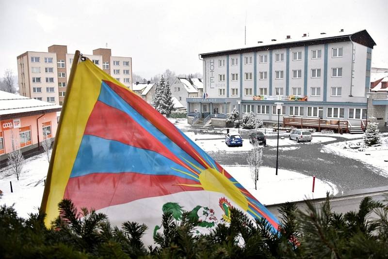 Vlajky pro Tibet zavlály i v jižních Čechách. Volary. Foto: Jaroslav Pulkrábek