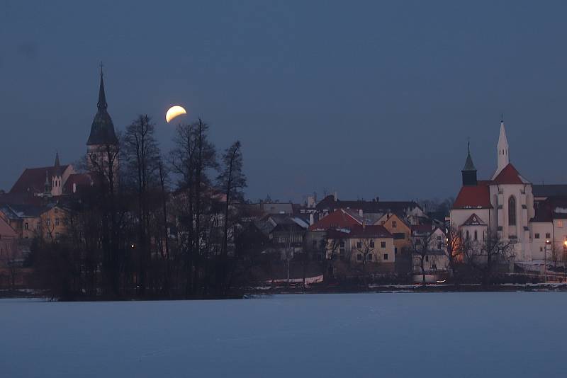 Zatmění měsíce v Jindřichově Hradci