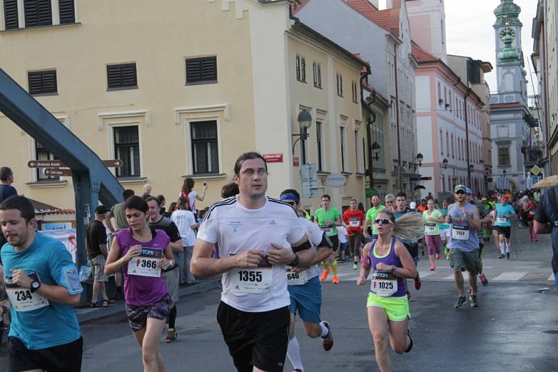 Závodníci Mattoni 1/2Maratonu 2016 v Českých Budějovicích.