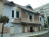Dům v českobudějovické Průmyslové ulici má narušenou statiku a bude zlikvidován.