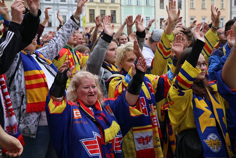 Fanoušci Motoru České Budějovice prošli v průvodu městem.