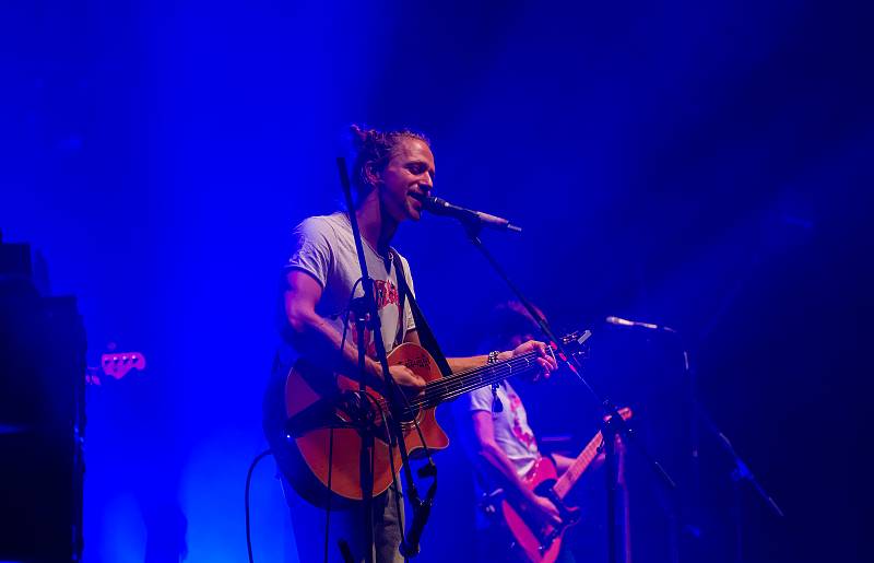 Písničkář Tomáš Klus koncertoval v úterý večer v Českých Budějovicích.