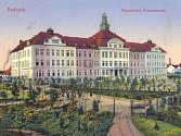 Přesně před sto lety, 5. března 1914, se do nové nemocnice na Lineckém předměstí začali stěhovat první pacienti. Dnes již nárokům medicíny nevyhovuje a zeje prázdnotou.