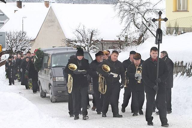 Pohřeb Jiřiny Jiráskové v Malenicích.