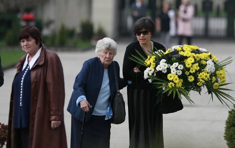 Poslední rozloučení s herečkou Jihočeského divadla Dagmar Neumannovou, která zemřela 15. dubna ve věku nedožitých 92 let. 