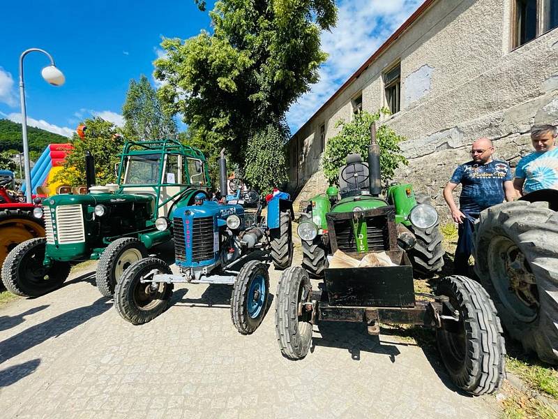 Traktor Paráda ve slovenském Hrušově ukázala nádherné veterány na náročné trati.