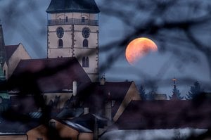 Zatmění měsíce v Jindřichově Hradci