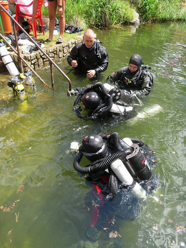 Fotogalerie: Aquakosmow 10: Čtyři potápěči strávili 10 dnů pod vodou -  Jindřichohradecký deník