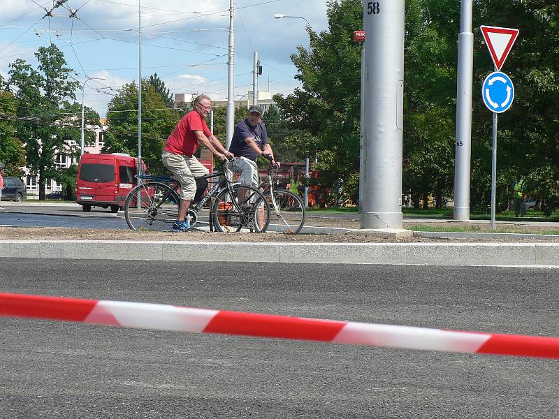 Sídliště Máj a Vltava v Českých Budějovicích má propojit nová komunikace. Nyní se kvůli ní mění křižovatka Strakonické ulice a Husovy třídy.