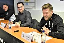 Na tradiční tiskovce jihočeské novináře o situaci v Dynamu před jarní částí sezony informovali kapitán týmu Jiří Kladrubský, generální manažer Martin Vozábal a trenér David Horejš.