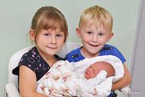 Daniel Kuba ze Strakonic. Z narození syna se radují rodiče Nikola a Tomáš Kubovi. Chlapeček se jim narodil 27.7. 2022 v 21.55 hodin, jeho porodní váha byla 3000 g. Doma už má sourozence Natálku (5) a Peťu (4).