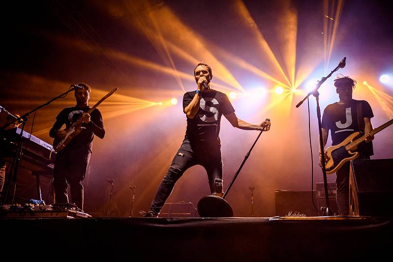 Koncert kapely Tata Bojs v Českém Krumlově si  návštěvníci jaksepatří užili. Foto: Pavel Sojka