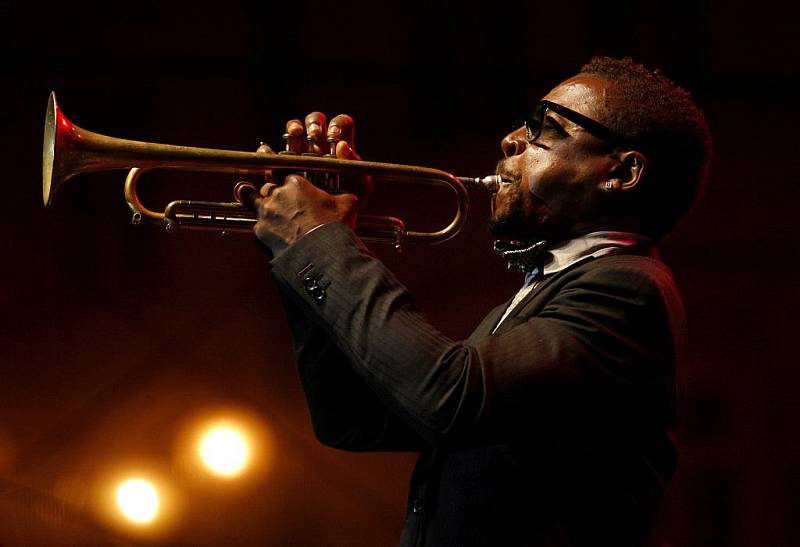 Roy Hargrove Quintet uzavřel v neděli večer 25. července 5. ročník Bohemia Jazzfestu, největšího českého jazzového festivalu, který postupně zakotvil na sedmi náměstích