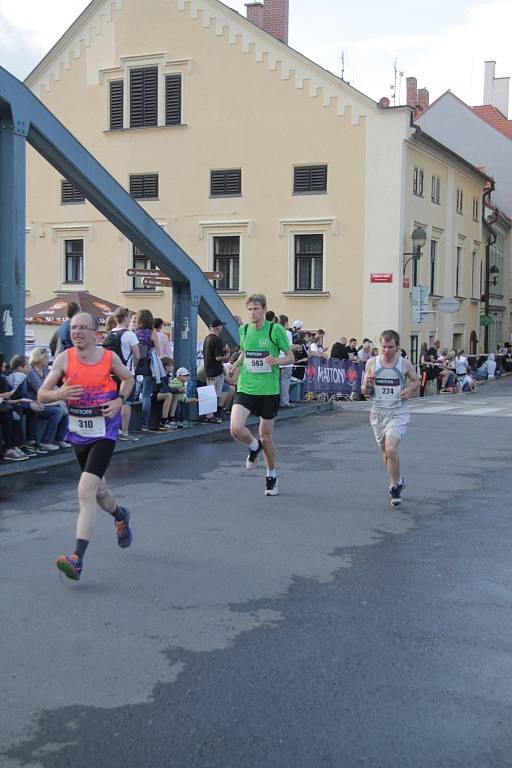 Závodníci Mattoni 1/2Maratonu 2016 v Českých Budějovicích.