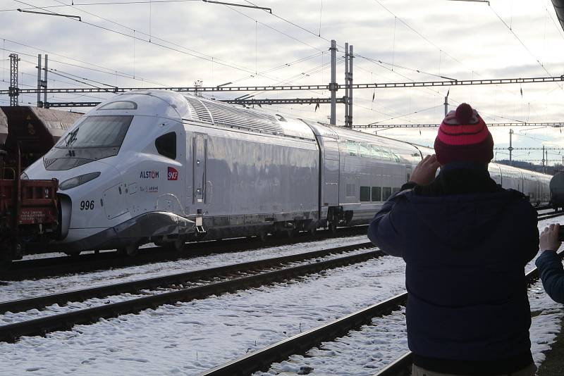 Nejnovější francouzský rychlovlak TGV M projel ve středu 7. prosince i Českými Budějovicemi.