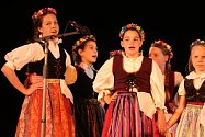 Děti z celého kraje ukázaly své taneční a pěvecké  umění na přehlídce folklórních tanců.