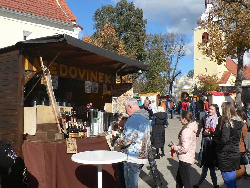 Chelčické tradiční Slavnosti plodů se konaly 23. října 2021 u kostela sv. Martina. Hlavním mottem akce je prezentace lokálních produktů.