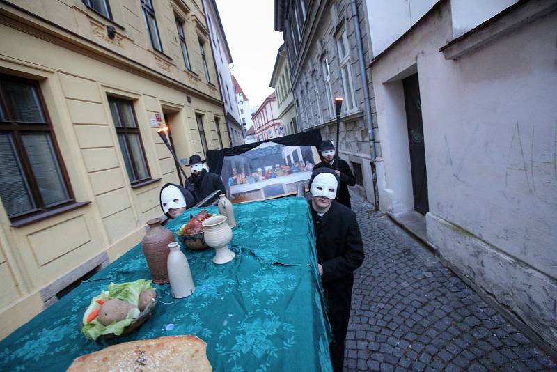 Zvony odletěly do Říma a do Budějovic přišlo Hrkání.