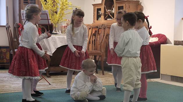 Velikonoční dílničky v Lišově každý rok navštíví mnoho zájemců o pěknou výzdobu.