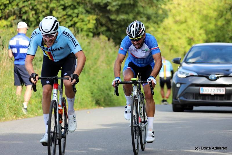 Policista Jan Viktora jezdí silniční závody v rámci Jihočeské amatérské ligy, na horském kole Jihočeský MTB pohár nebo PRIMA Cup. Reprezentuje policejní tým UNITOP a za svou píli a houževnatost získává zajímavá ocenění.