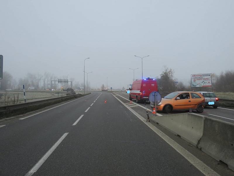 Kvůli ranní nehodě za kruháčem v Českých Budějovicích vznikaly dlouhé kolony.