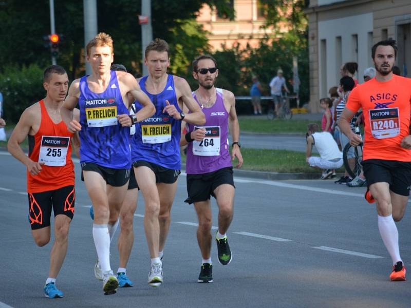 DOMA. Pod Černou věží to znají bratři Frelichové dokonale. Půlmaraton v Českých Budějovicích nemohli vynechat.