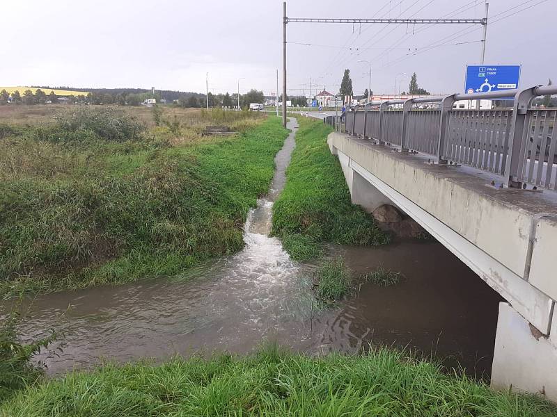 Přívalový déšť na silnici mezi Borkem a Chotýčany.