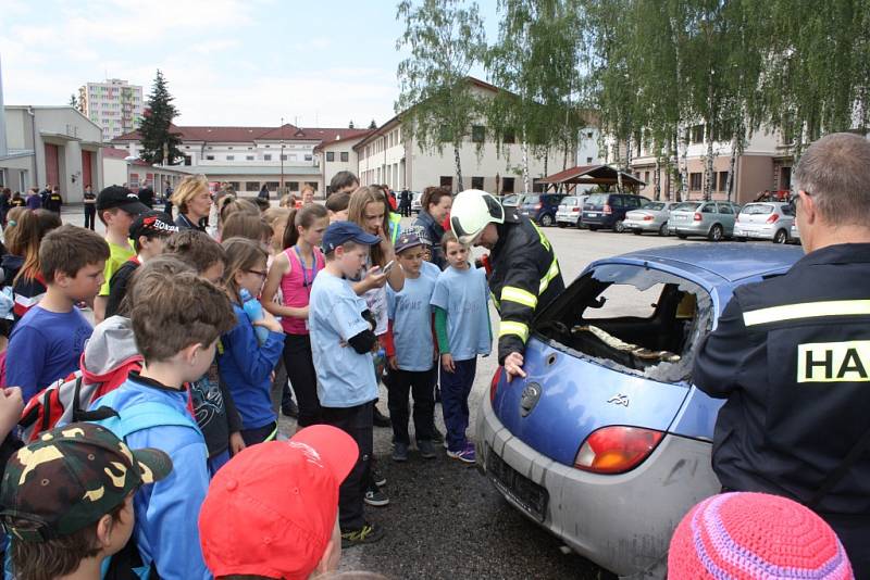 Nejlepší mladí hasiči jsou  z Malšic na Táborsku. Žáci tamní základní školy triumfovali ve finálovém kole soutěže Mladý záchranář – hasičem v akci.