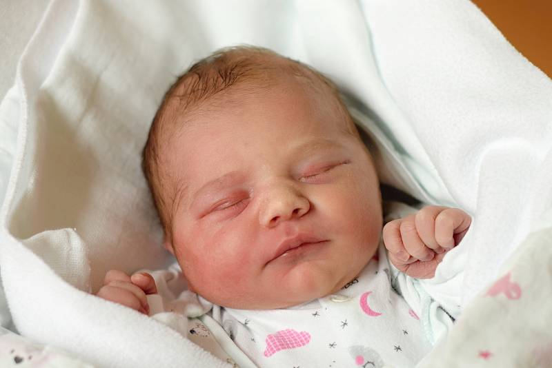 Pyšnými rodiči jsou Lucie a Jan Crhonkovi ze Suchého Vrbného. Těm se 25. 9. 2019 ve 2.22 h. narodila dcera Anna Crhonková, vážila 3,55 kg.