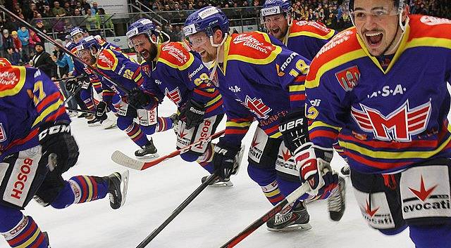 Hokejisté ČEZ Motoru vyhráli páté semifinále play off první ligy proti Třebíči a budou v baráži bojovat o postup do extraligy. Zápas skončil 8:2 pro České Budějovice.