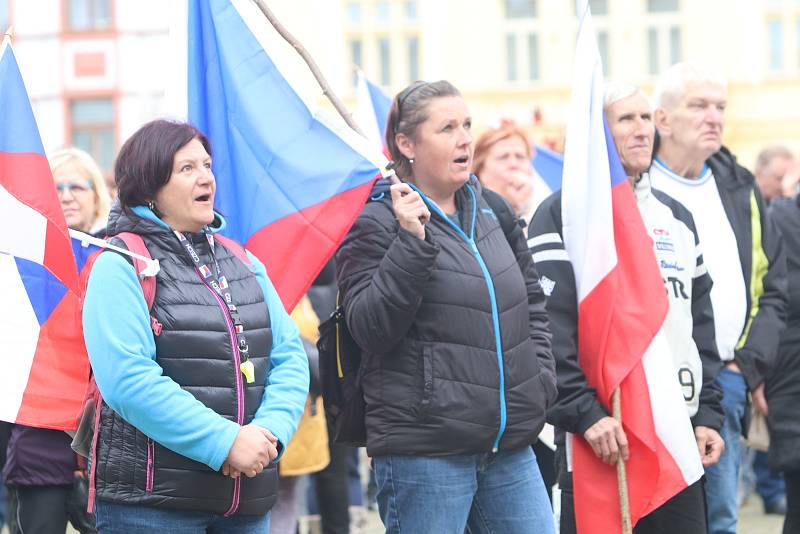 Přenos demonstrace z Prahy na českobudějovickém náměstí.