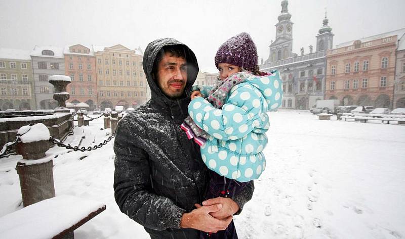 První prosincový den se představil v ostrém zimním hávu. Sněžilo občas tak, že nebylo vidět na krok. 