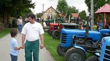 Setkání historických traktorů v Sedle u Komařic.