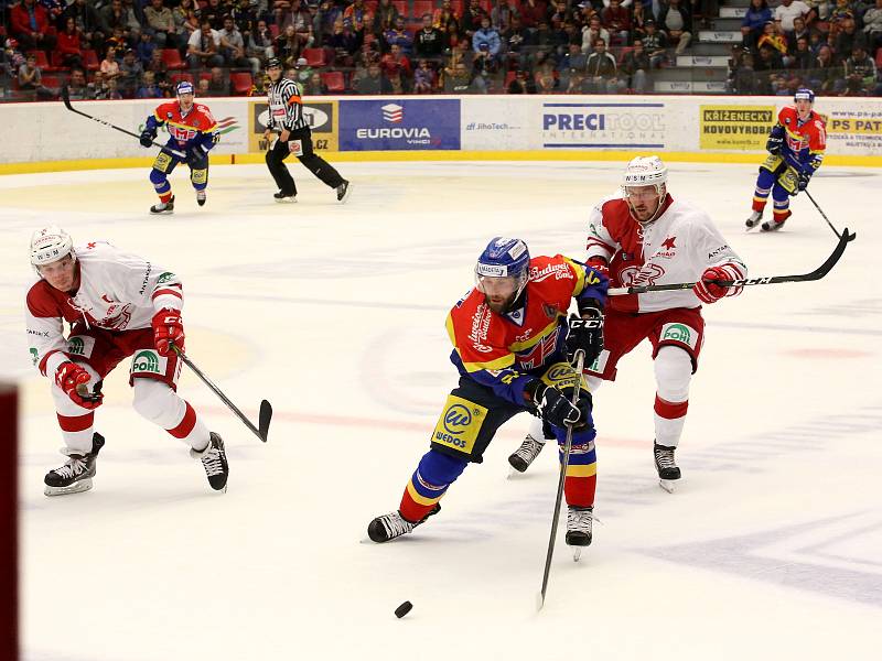 Hokejisté Motoru České Budějovice zahájili sezónu 2017/18 vítězstvím nad Slávií Praha 5:1.