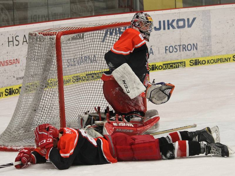 Junioři Motoru v zápase plném zvratů podlehli doma Mountfieldu 4:6. 