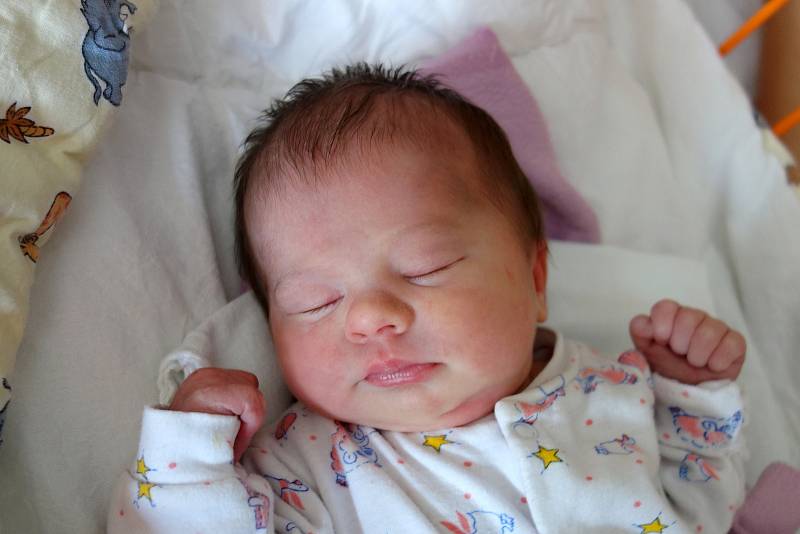 Emma Kolářová se narodila 21. 8. 2017 šestnáct minut po poledni. Po porodu vážila 2,62 kilogramu. Maminka Jitka Keclíková si holčičku odvezla domů do Strakonic.
