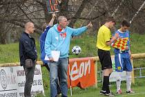 Předseda Lokomotivy ČB Jiří Pečenka (vlevo) a trenér Pavel Hanel. Fotbalisté jsou v nejistotě, jak se pozastavené dotace projeví v praxi, nakolik ovlivní chod klubů.