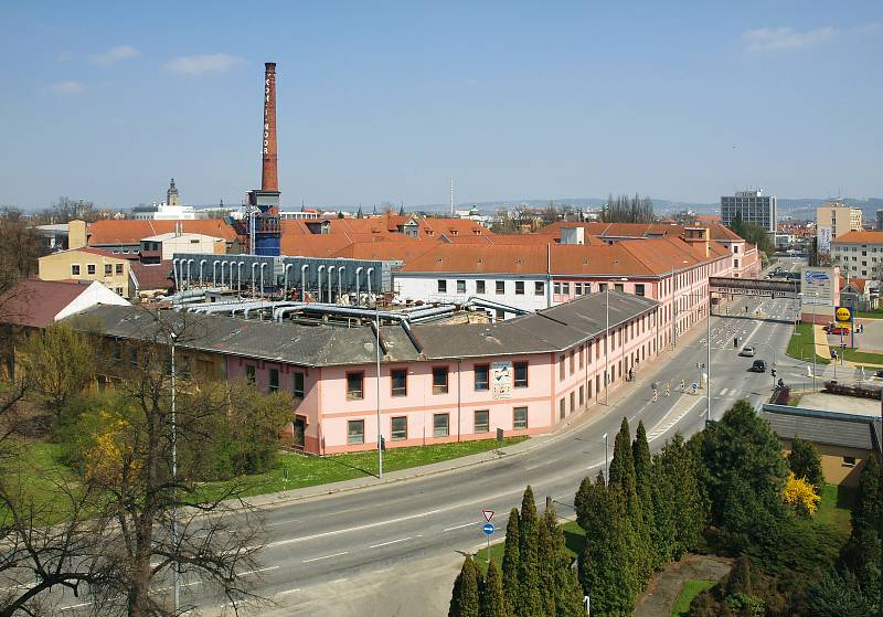 Nejstarší komín se nachází v areálu původní továrny Koh-i-noor Hardtmuth.