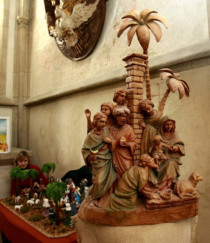 Na 60 jesliček z různých materiálů si můžete až do 30. prosince prohlédnout v křížové chodbě a kostele sv. Jana Křtitele v Jindřichově Hradci.