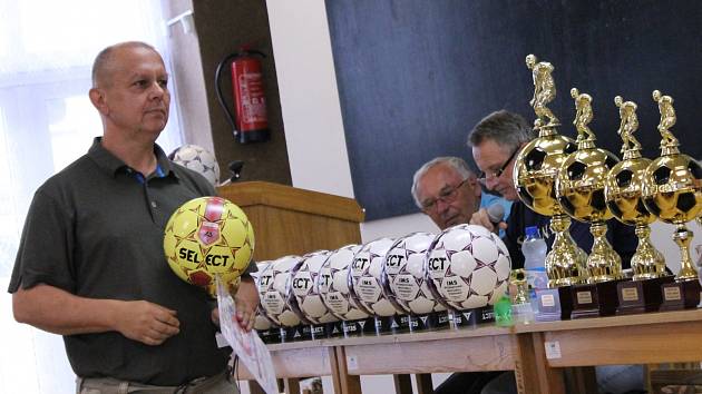 Jiří Pečenka vede oddíl na Lokomotivě, kde vedle dvou týmů mužů hraje fotbal i deset mládežnických družstev. Klub v 60. letech působil dokonce ve druhé lize.