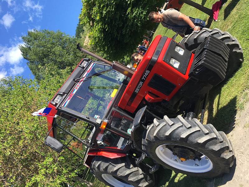 Traktor Paráda ve slovenském Hrušově ukázala nádherné veterány na náročné trati.