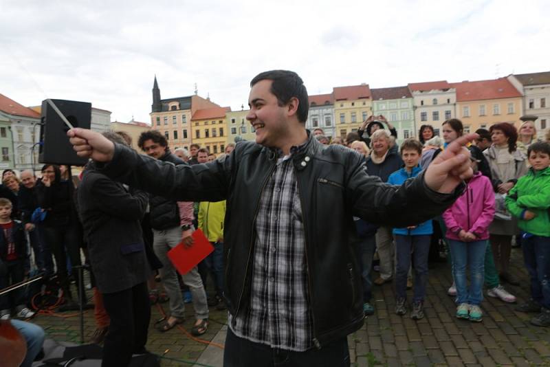 Českobudějovický Majáles propůjčil k dirigování orchestr Jihočeského divadla.