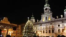 Rozsvícení vánočního stromečku a adventní trhy na českobudějovickém náměstí.