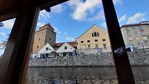 Netradiční výhledy na centrum Budějovic přímo z hladiny řeky se nabízejí z plavidel, kterými se můžete svézt po Malši i Vltavě.